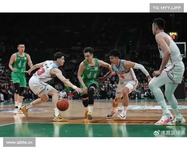 74号裁判驱逐西蒙斯!投三分摔倒却被吹假摔,辽宁大逆转实现翻盘 74号裁判驱逐西蒙斯!投三分摔倒却被吹假摔,辽宁大逆转实现翻盘