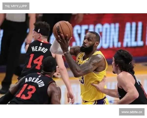 NBA今日激战:库里对飙詹皇勇士险胜,灰熊绝杀热火 森林狼胜篮网 NBA今日激战:库里对飙詹皇勇士险胜,灰熊绝杀热火 森林狼胜篮网