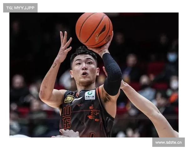 两连胜!吉伦沃特27分高诗岩两双,山东男篮92-80战胜同曦 两连胜!吉伦沃特27分高诗岩两双,山东男篮92-80战胜同曦